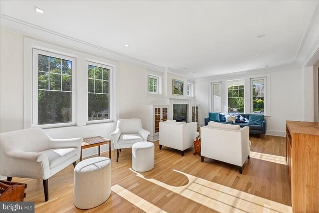 Photo - 3903 Legation St NW