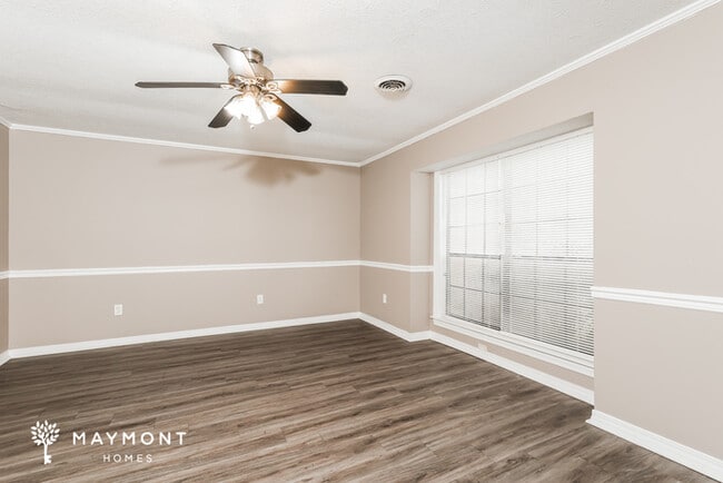 Photo - 214 Edinburgh Ct