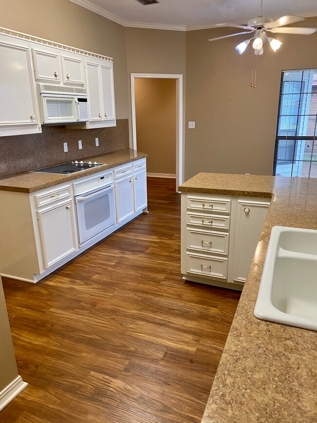 Photo - 7842 Millicent Cir