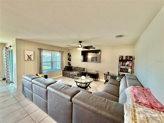 Photo - 16762 Parker River St