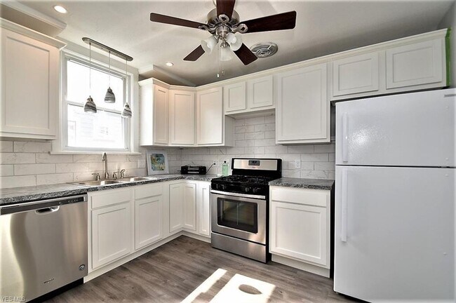 Photo - 1331 Nelson St