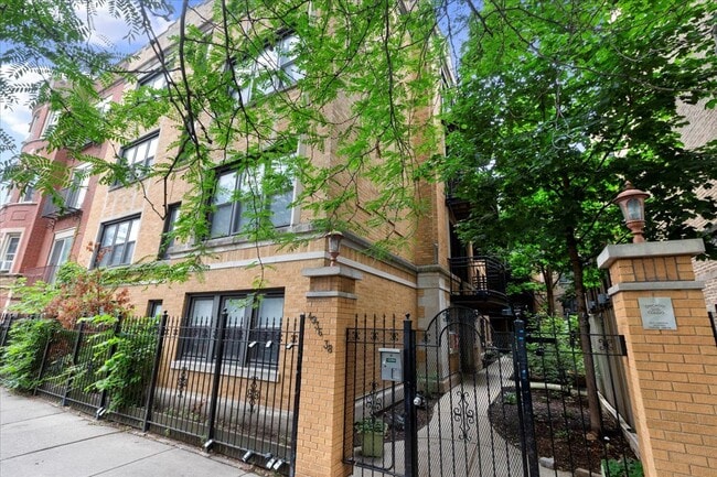 Building Photo - 4938 N Winthrop Ave Unit 1E Rental