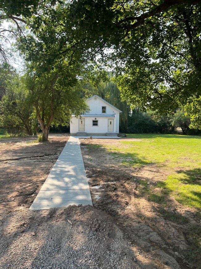 Photo - 860 E 65th S