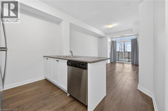 Photo - 5055 Greenlane Rd Unité 312