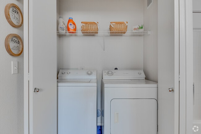 1BR, 1BA - 790SF - Washer/Dryer