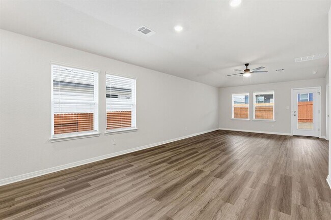 Photo - 825 Sun Grv Trl