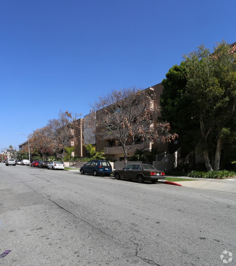 Photo - 430 S Berendo St