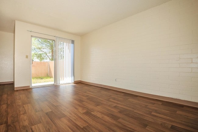 Photo - Sierra Antigua Apartments