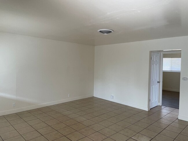 Photo - 1414 W Vassar Ave Unidad C