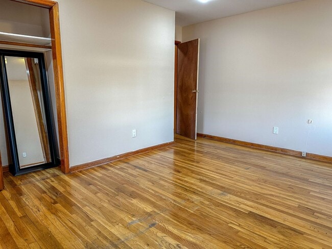 Photo - 325-327 John St Unit 5