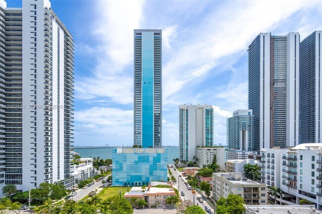 Photo - 321 NE 26th St Unidad 605