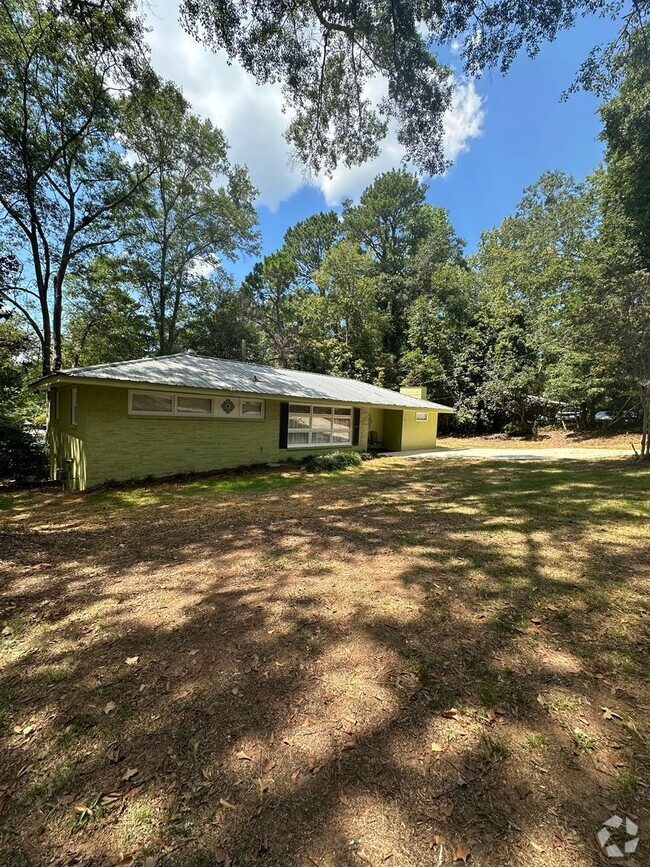 Building Photo - In-town Single Family home