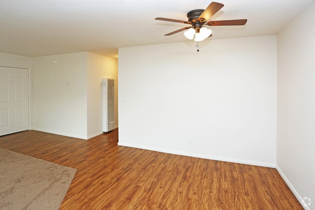 2BD, 2BA - 950 SF
