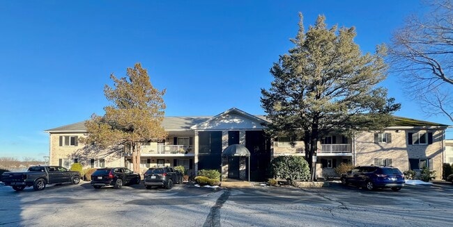 Building Photo - 4100 Post Rd Unit 3