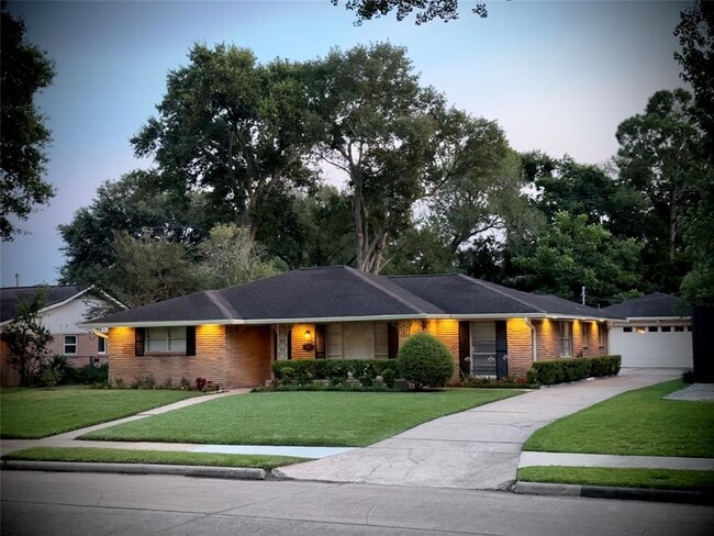 Photo - 1602 Droxford Dr Casa