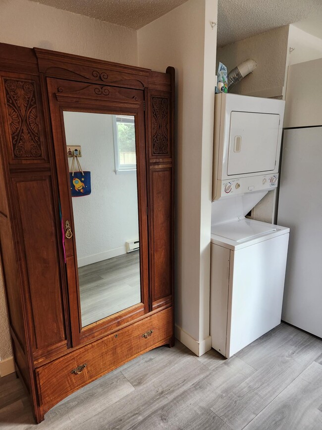 Photo - 1987 Kaltasin Rd