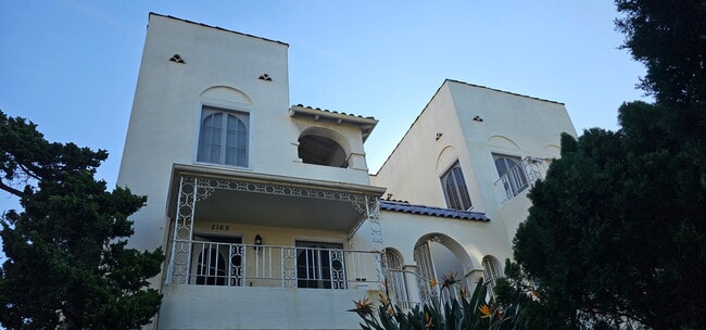 Porch - 218 1/2 N Kenmore Ave Unit 218.5