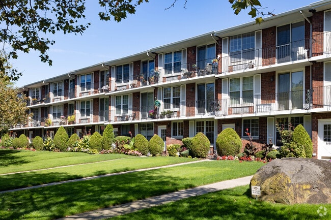 9967 Shore Rd - 9951 Shore Rd