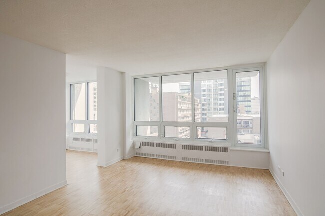 Building Photo - 1975 Maisonneuve Blvd W Unit 1903