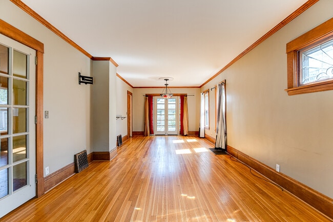 Photo - 1654 Van Buren Ave