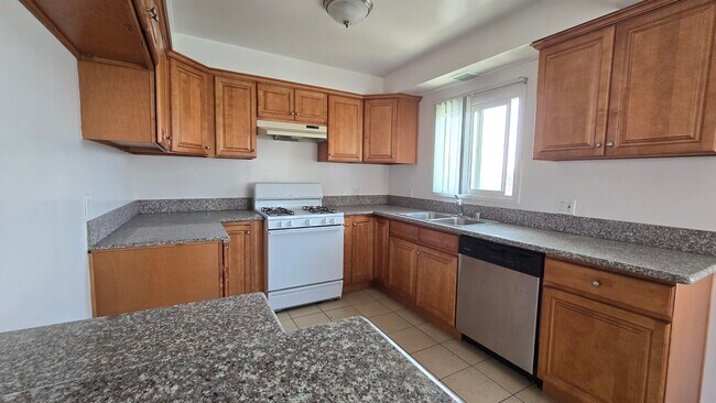 Photo - 1104 S Marengo Ave