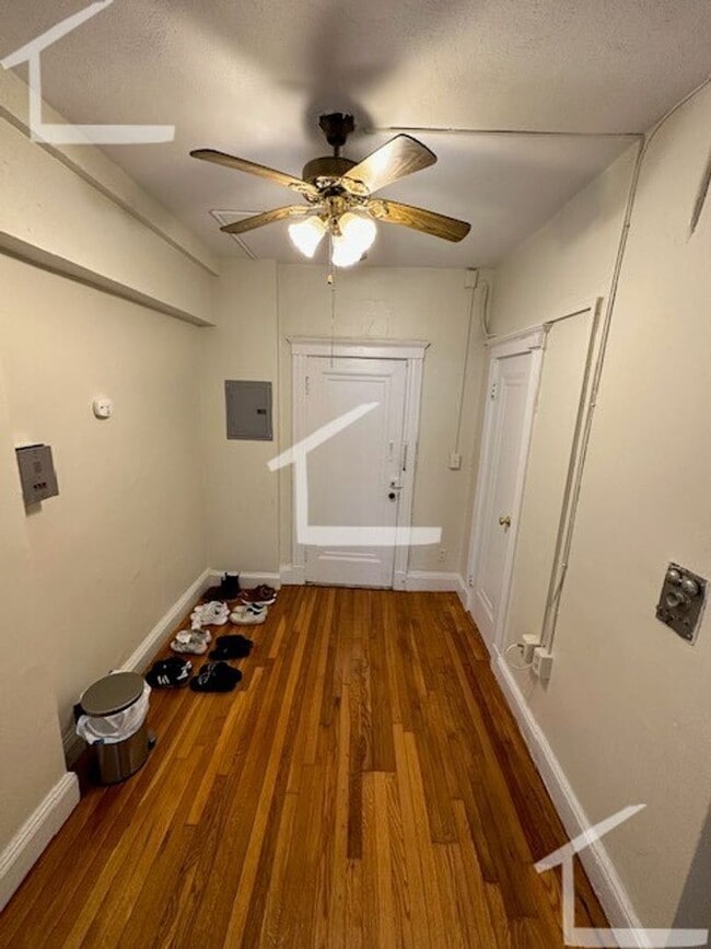 Photo - Gorgeous renovated studio with great location in Brighton available NOW!!
