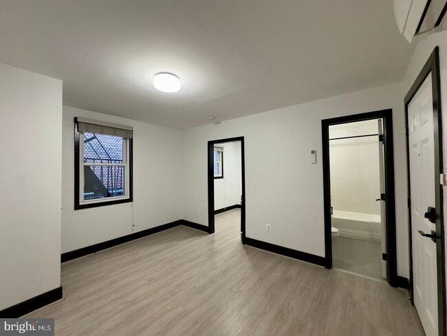 Building Photo - 816 Park Ave Unit 9