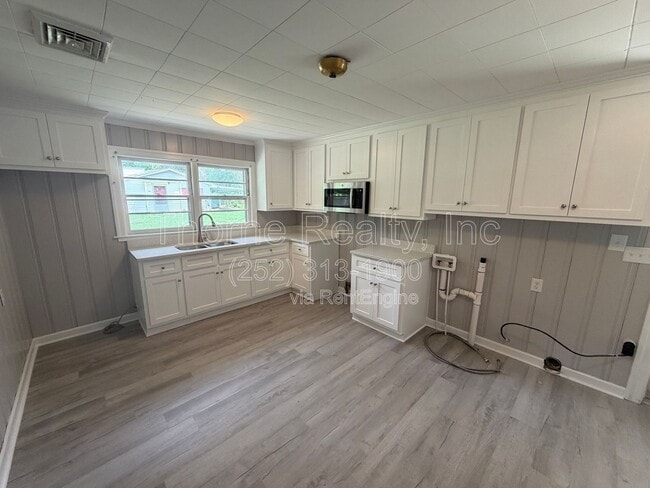 Photo - 1730 W Wilson St