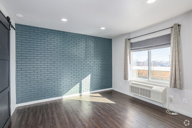 1BR, 1BA - 475SF - Bedroom