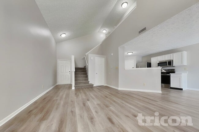 Photo - 4475 Connaught Dr E