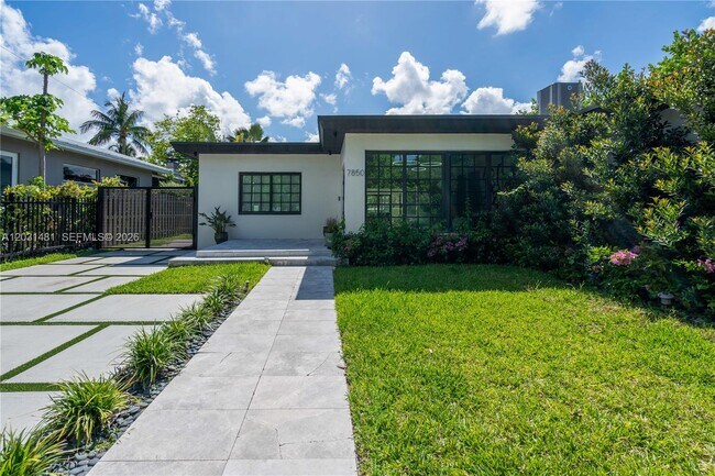 Photo - 7850 Hawthorne Ave
