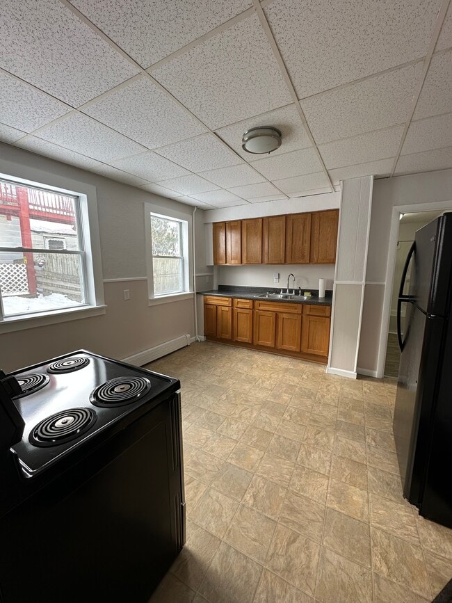 Photo - 10 Oswald St Unidad Large One-Bedroom Heat Included