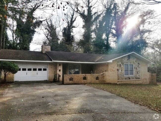 Building Photo - Spacious South Augusta Home Renovated. Con...