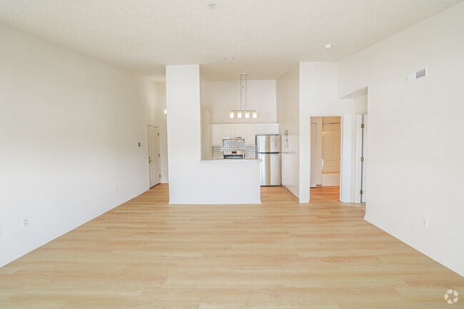 1BD, 1BA - 928SF - Dining Area and Kitchen