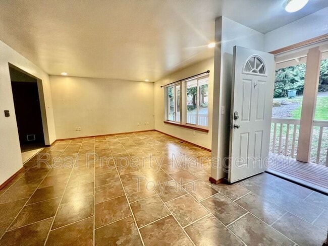 Photo - 450 W Alder Dr