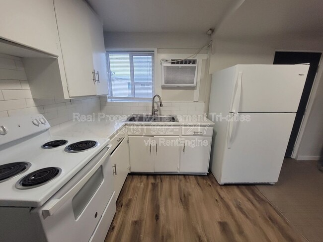 Photo - 132 W Shoshone St Unit B