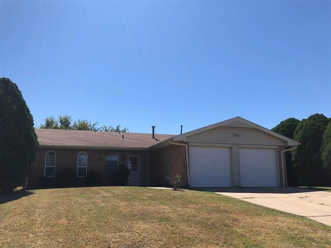 Building Photo - 5510 NW Cottonwood Dr