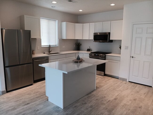 Photo - Newly-renovated 3 bedroom, 2 bathroom in Los Lunas! All new appliances! HUGE yard! Showings avail...