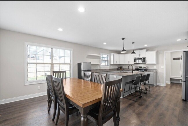 Photo - 718 Banister Dr