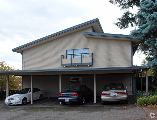 2323 CON Plymouth ¡St - 2323 W Plymouth St