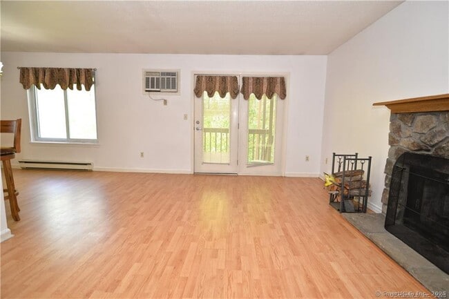Photo - 140 Hamden Ave Unit APT C