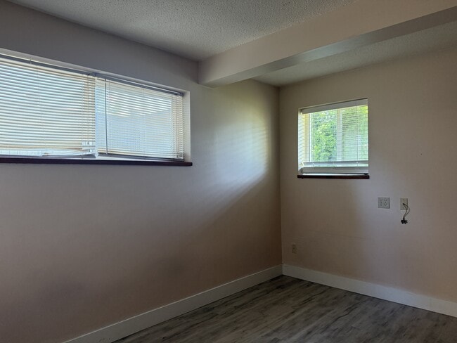 Photo - 11825-11891 91 Ave