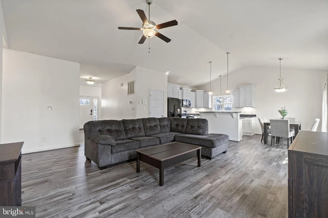 Photo - 104 Ridgeway St