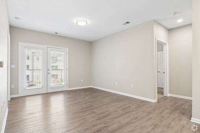 2BR, 2BA - 1,019SF - Living Room
