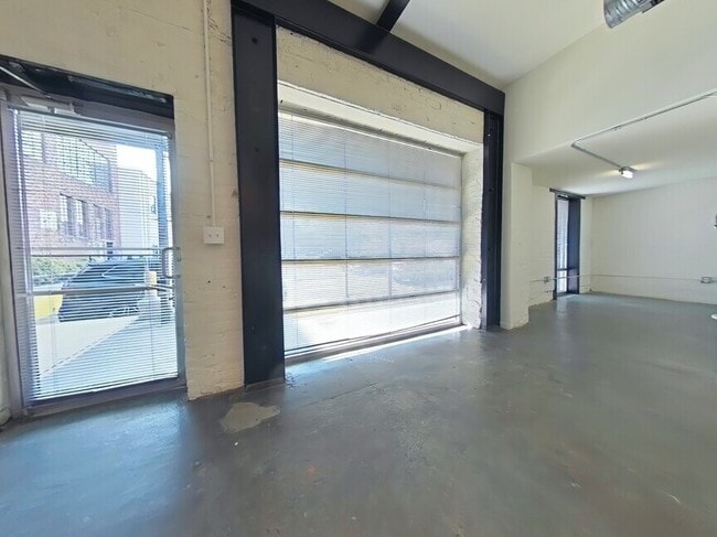 Building Photo - T and E Apartments