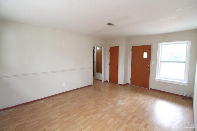 Photo - 4512 Chantilly Way