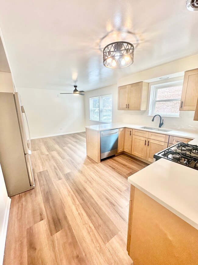 4636 N Sayre Ave Unit 2nd Floor