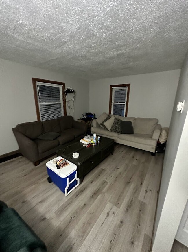 1427 Bixby Ave NE