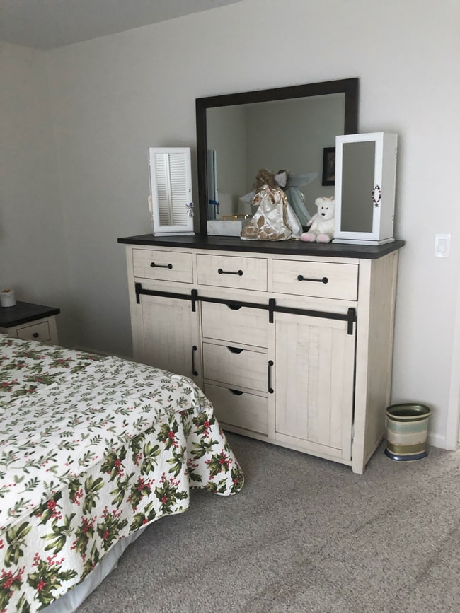 Dormitorio amueblado - 1191 San Antonio Dr