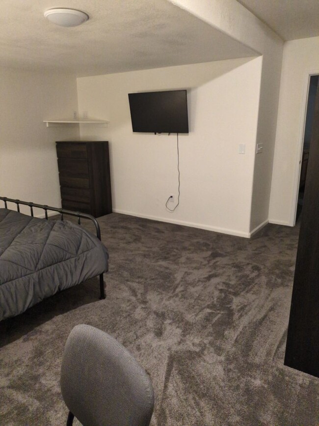 Photo - 1695 Cherry St